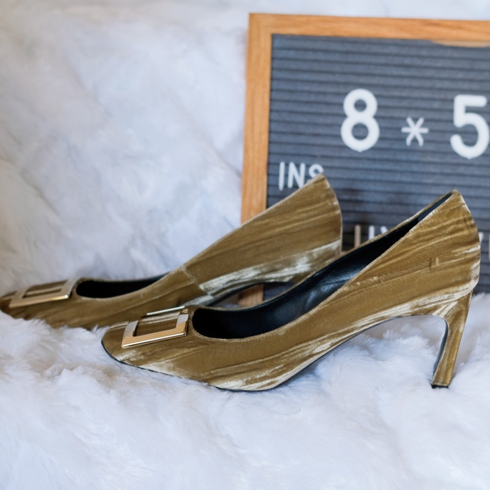 ⛔️SOLD⛔️Roger Vivier Belle Vivier Trompette Suede GOLD